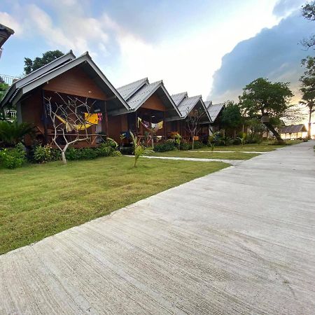 Amity Beach Resort Maret Kültér fotó