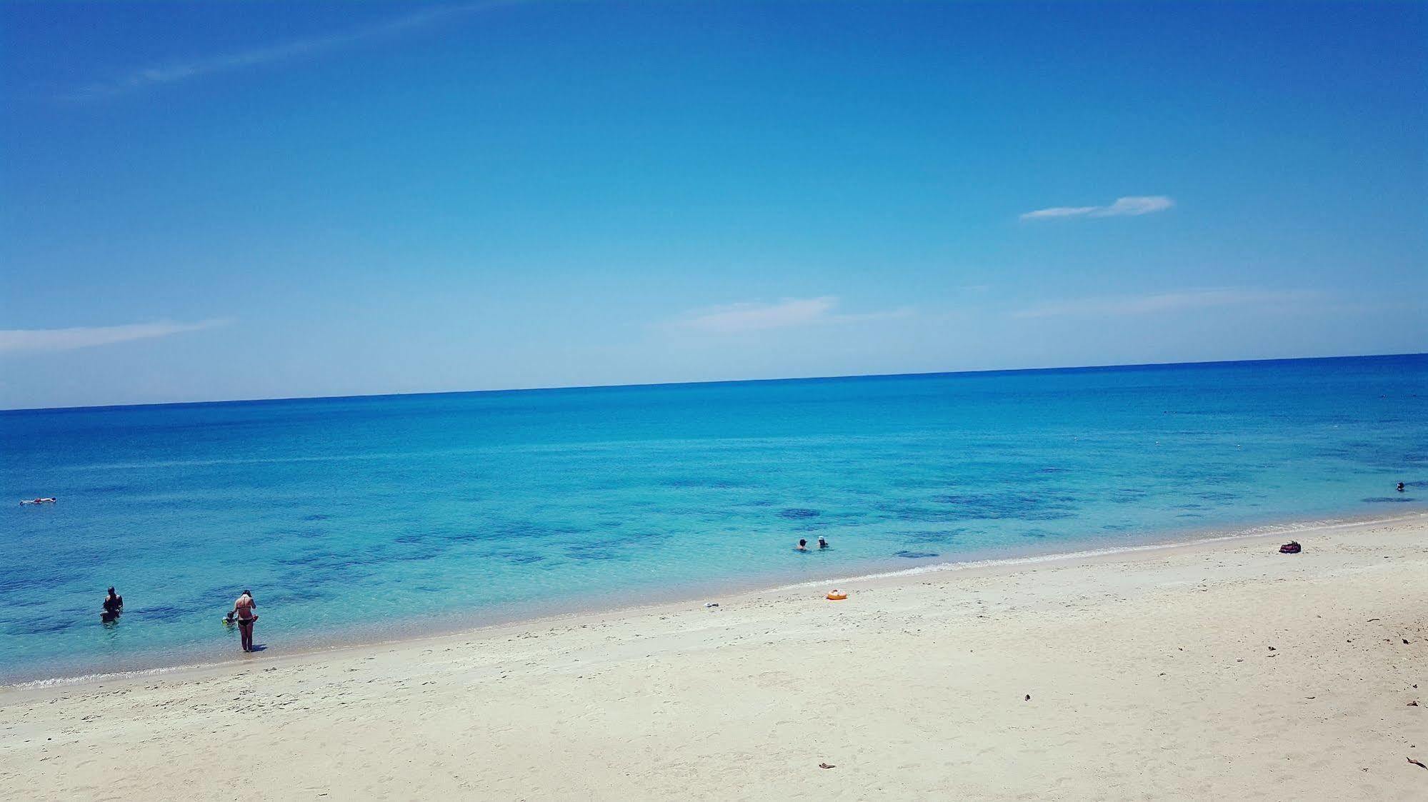 Amity Beach Resort Maret Kültér fotó